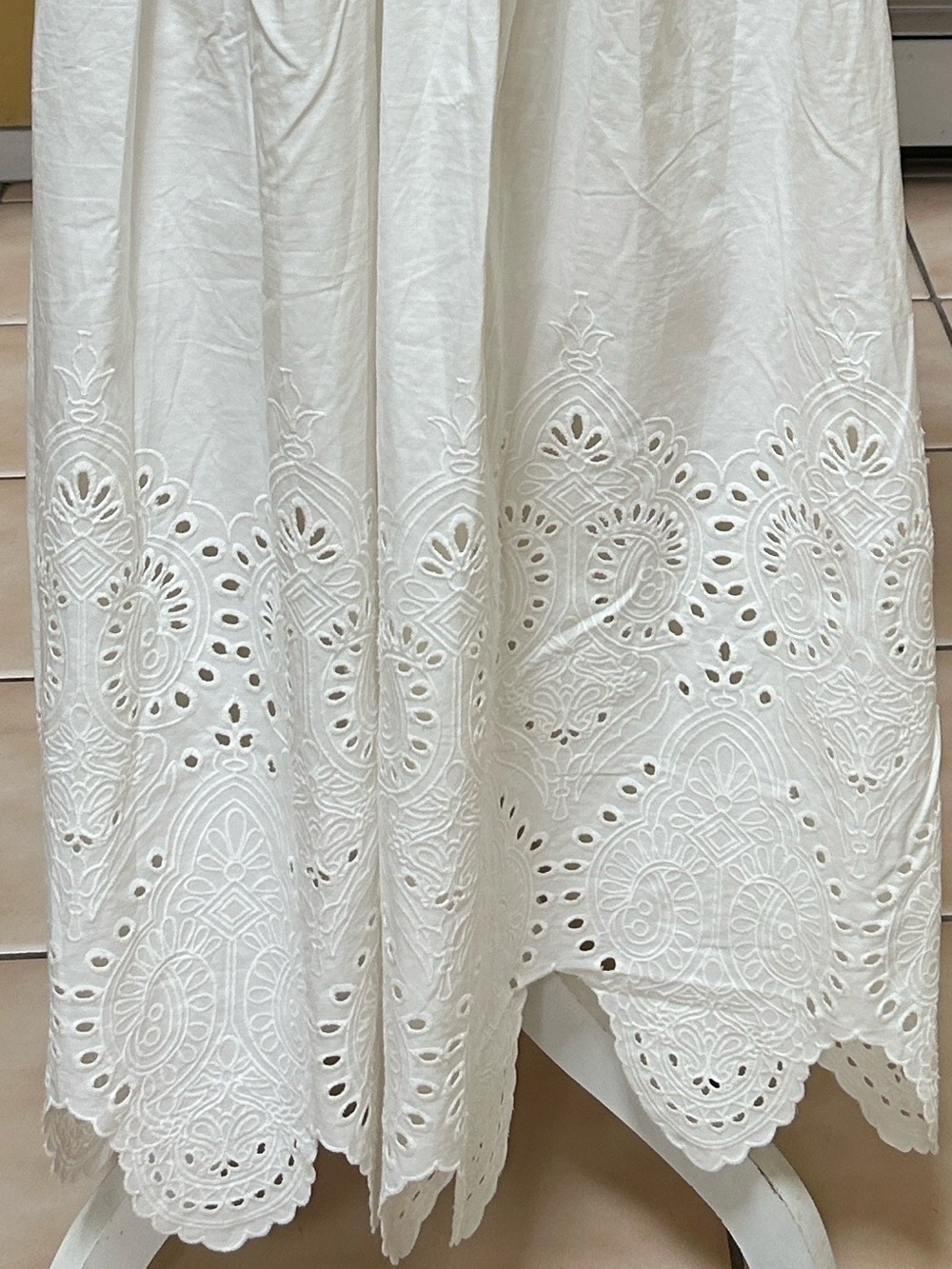 Moon River White Floral Embroidered Tiered Eyelet Puff Sleeve V Neck Maxi Dress - Picture 13 of 16